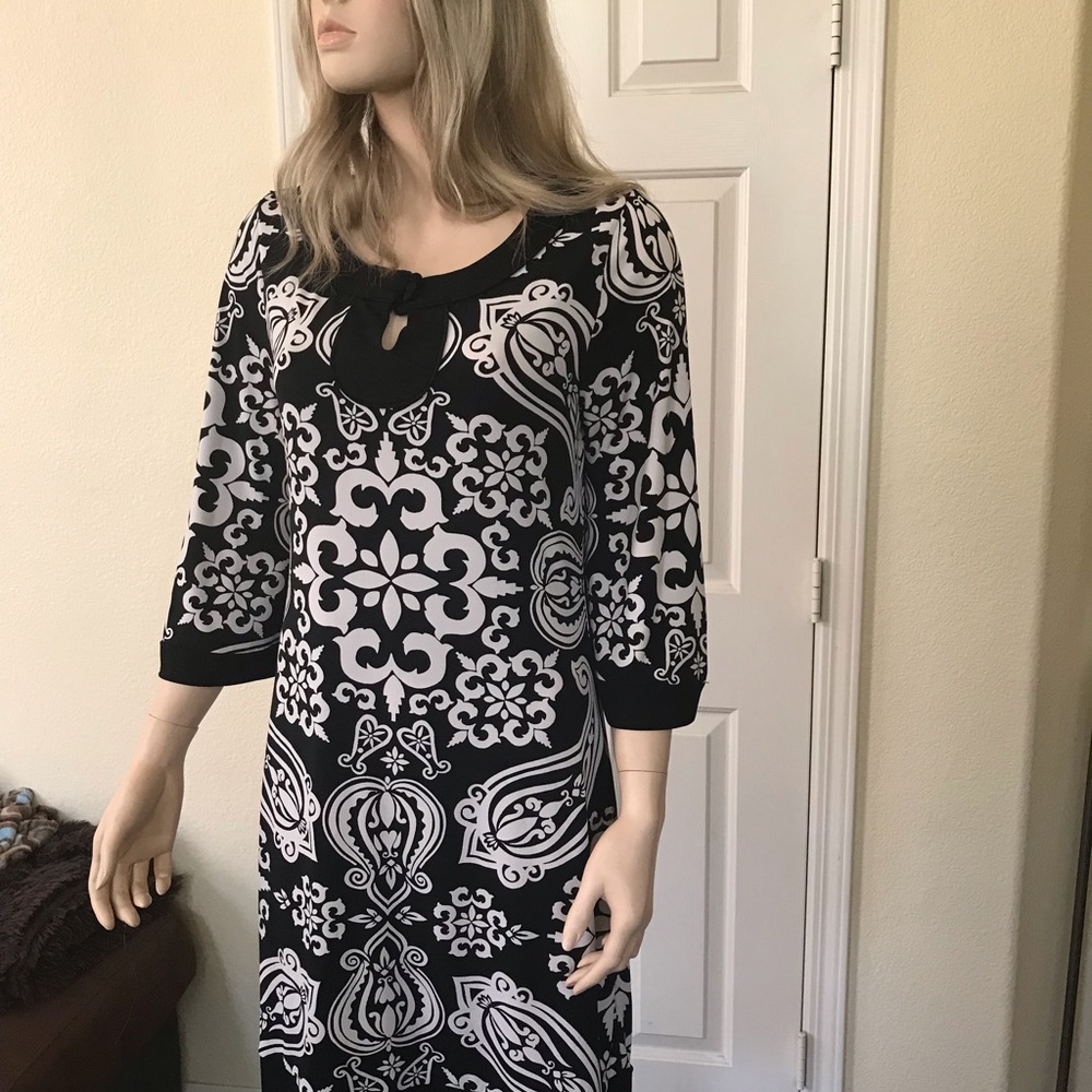 Black and white lightweight casual dress